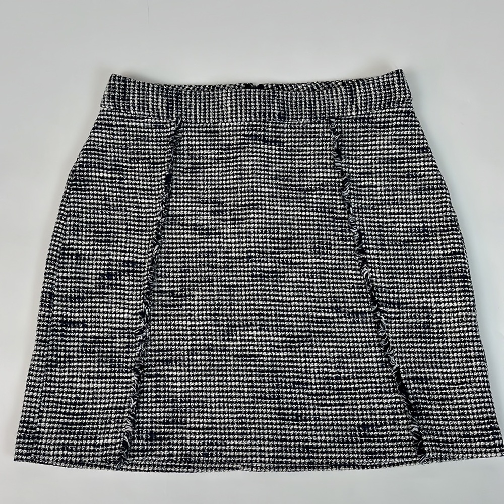Zara navy and white tweed skirt with fringe detail - size XS